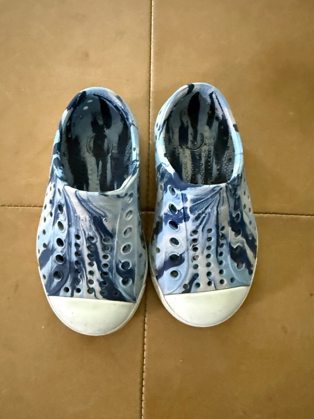 💛$15 FLASH SALE💛Natives Size 6 Toddler Shoe